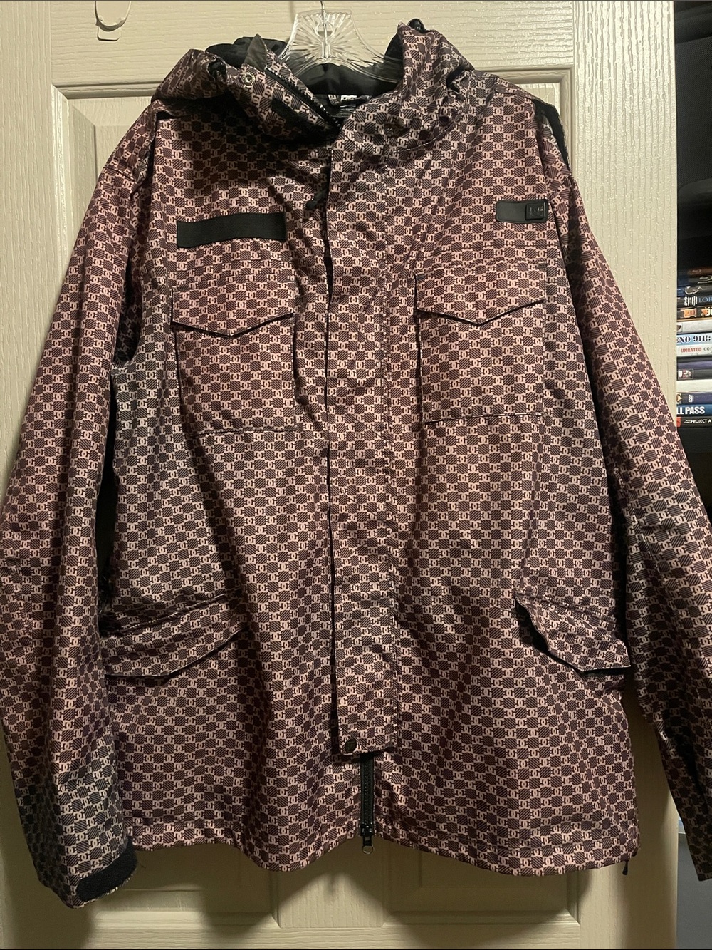DC Shoes Snowboard Men's Ombré Logo Printed Jacket